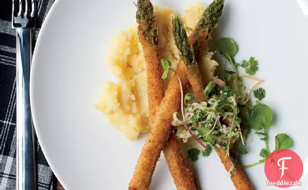 Spargel mit Brunnenkresse und braunen Butterkartoffeln