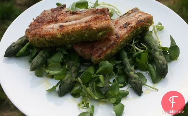 Kräuterkrustete Lammkoteletts mit Spargel-Brunnenkressesalat