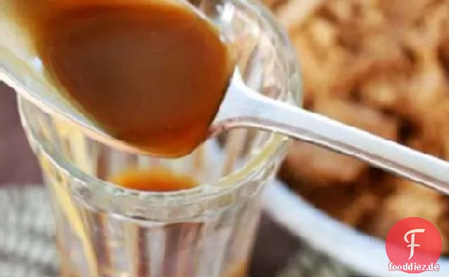 Wie man Butterscotch-Sauce