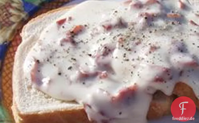 Gechiptes Rindfleisch auf Toast