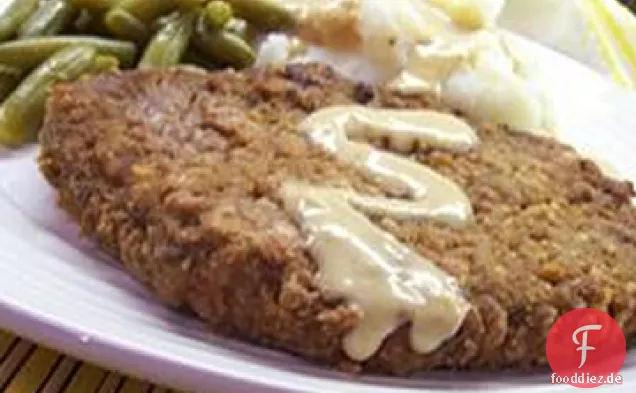 Country-gebratenes Steak und Milchsoße