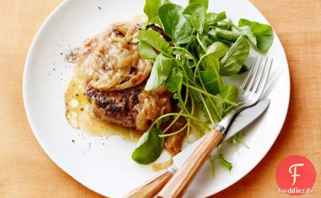 Salisbury Steaks mit französischer Zwiebelsauce
