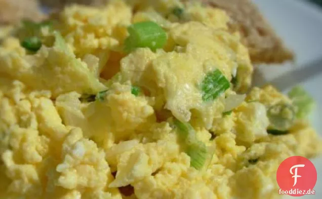Käsige Rührei Mit Grünen Zwiebeln