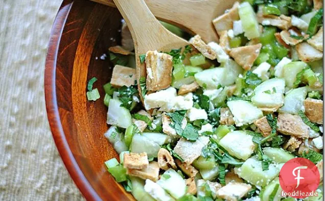 Pita-Brot-Salat Mit Gurke, Minze & Feta