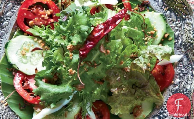 Lao Gemischter Salat mit Erdnüssen und Gebratenen Schalotten