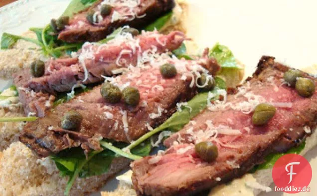 Gebratenes Rinderfilet Mini-Sandwiches mit Senf-Meerrettich