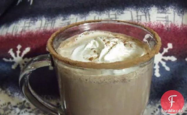 Heiße Schokolade mit Magermilch, Kakaopulver und Ahornsirup