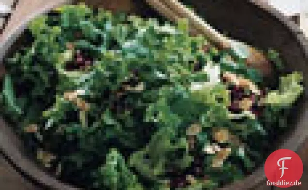 Grüner Blattsalat, Granatapfel und Mandelsalat