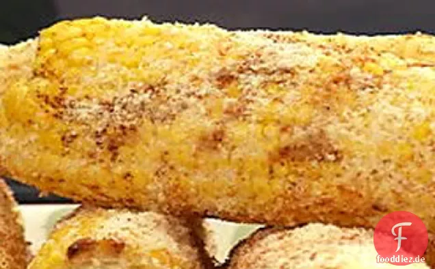 Parmesan gerösteter Mais auf dem Kolben