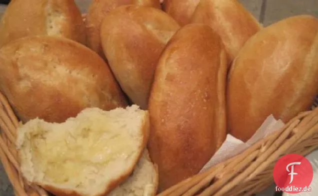Mexikanische Bolillos, knusprige ovale Brötchen