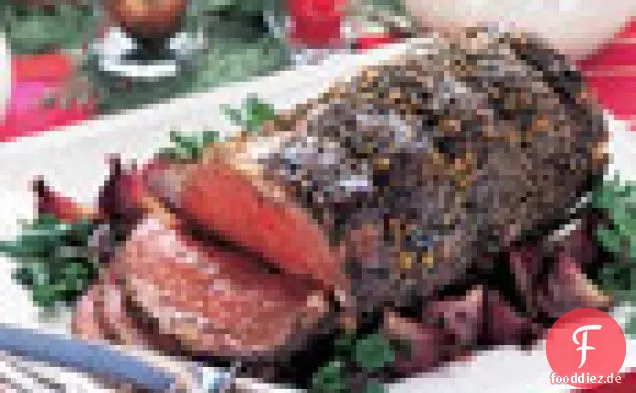 Schwarzer Pfeffer-verkrustete stehende Rippe Braten au Jus
