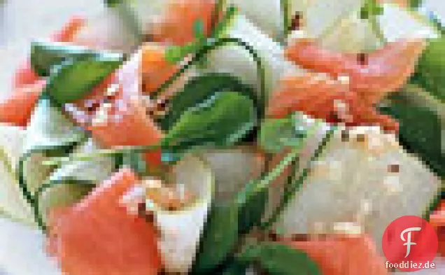 Geräucherter Lachs und Gurkenbandsalat mit Kümmel
