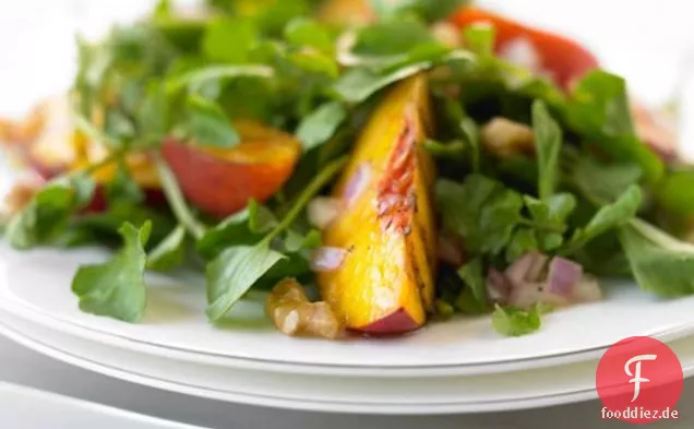 Gegrillter Nektarinen-Brunnenkressesalat
