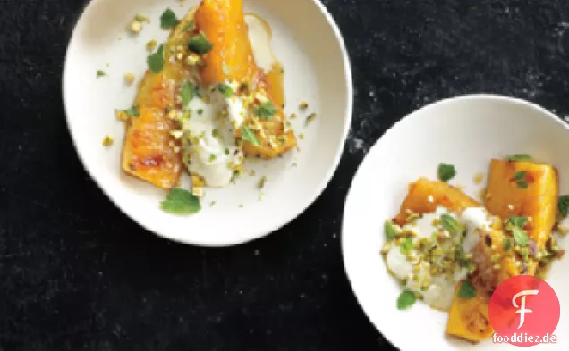 Geröstete Ananas mit Honig und Pistazien