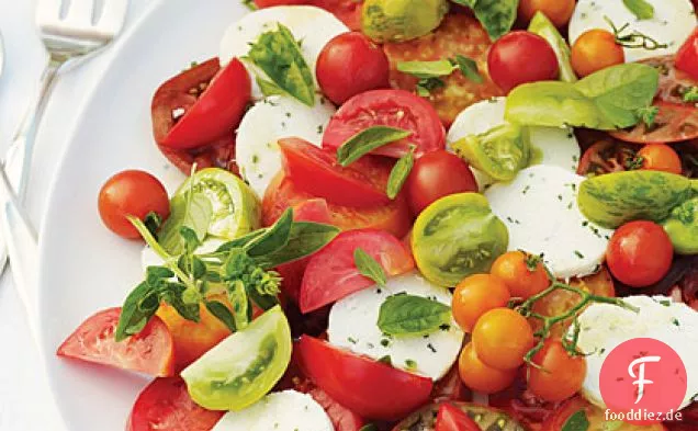 Tomaten-Kräuter-Salat mit frischem Schnittlauch