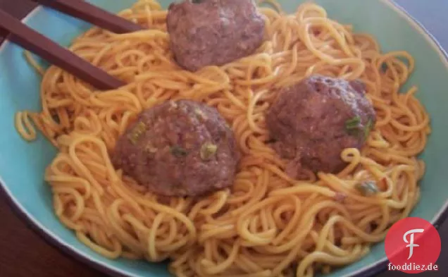 Asiatische Fleischbällchen mit würziger Limetten-Dip-Sauce