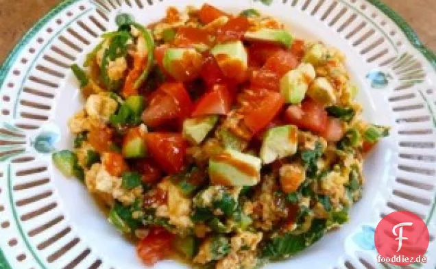 Skinny Egg White Scramble Mit Soja-Chorizo, Gemüse Und Bohnen