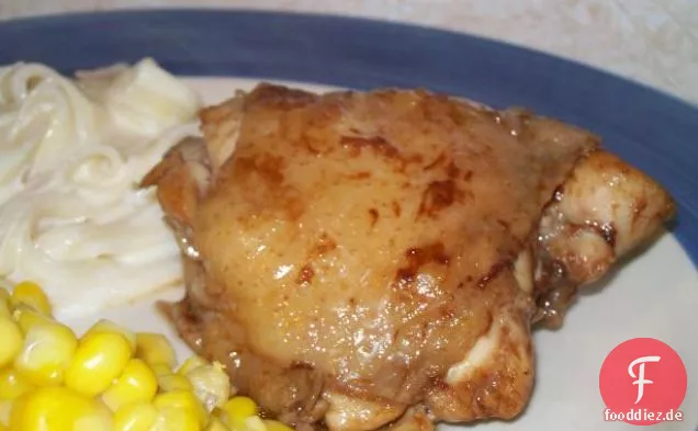 Drei-Zutaten-klebrig gebackenes Huhn