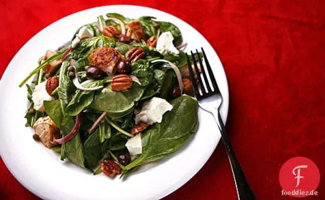 Gemischtes Gemüse mit Hühnchen, Ziegenkäse und Pekannüssen