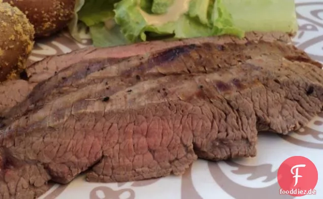 Gegrilltes thailändisches Lendenbraten mit spritziger Limettensauce