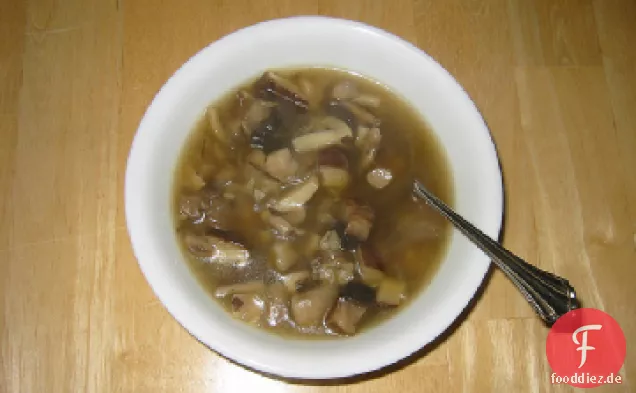 Goldene Pilzsuppe