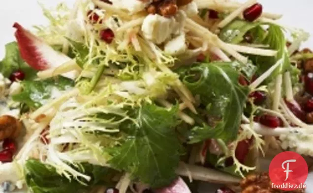 Herbstsalat mit Äpfeln und Granatäpfeln