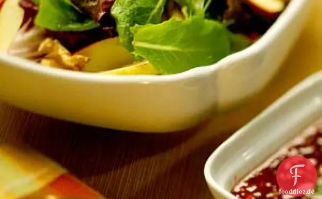 Birnen-Apfel-Salat mit Cranberry-Vinaigrette