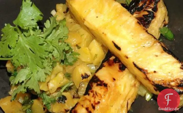 Gegrillter Ananassalat