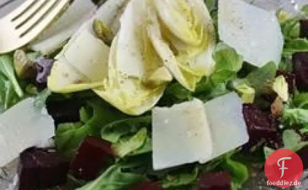 Tricolore Salat aus Endivien, Rüben und Rucola, Pantzaria Salata