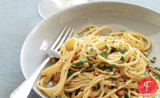 Spaghetti mit Sardellen Carbonara