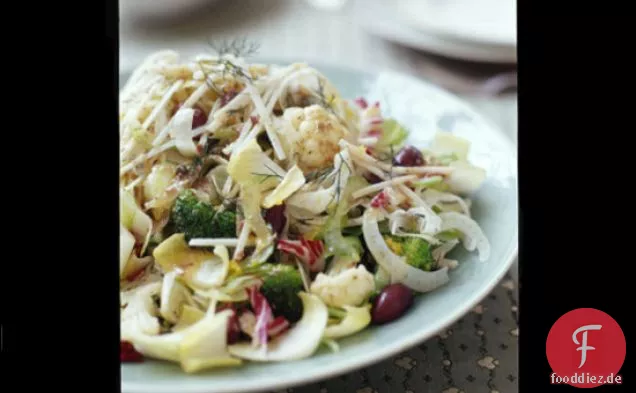Knuspriger Wintergemüsesalat mit Oliven und Kapern