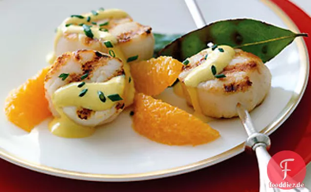Meeresmuschel-Brochettes mit Orange-Safran-Aïoli