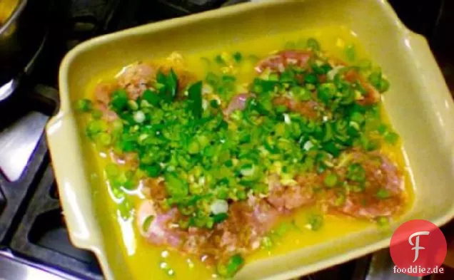 Würzige Orange Limette und Kreuzkümmel gebratene Hähnchenschenkel