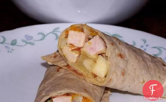 Obst-, Nuss- und Hühnersalat mit Curry-Mayo-Dressing