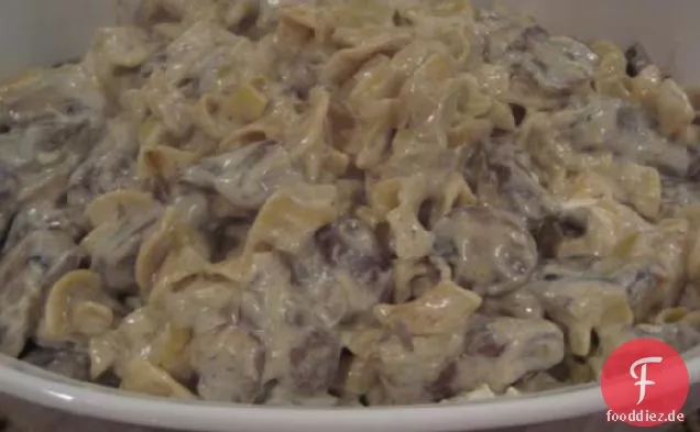 Einfaches Ein-Gericht-Rindfleisch Stroganoff