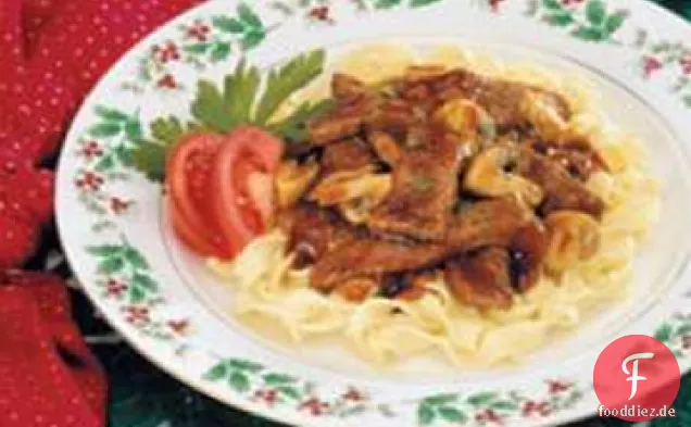 Rindfleisch Burgund über Nudeln