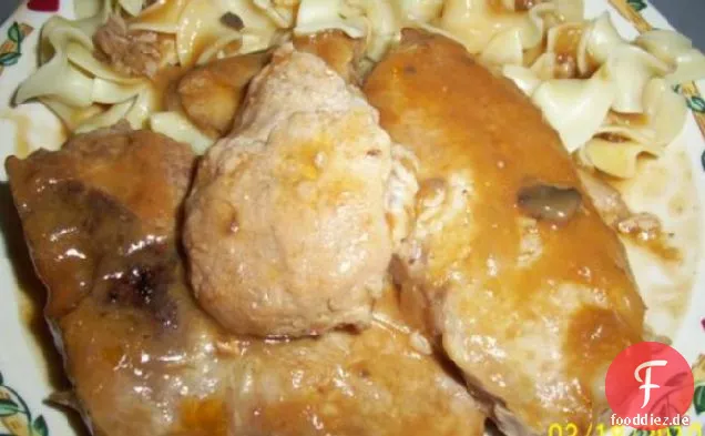 Schweinekoteletts in einem Topf (Topf)