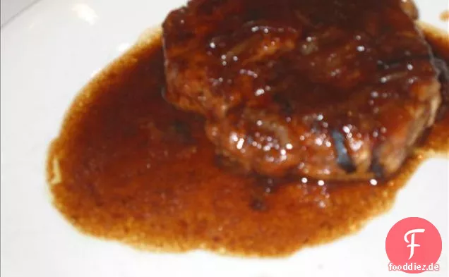 Schweinekoteletts in Zwiebelsauce