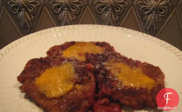 Schweinekoteletts Parmesan mit Tomatensauce