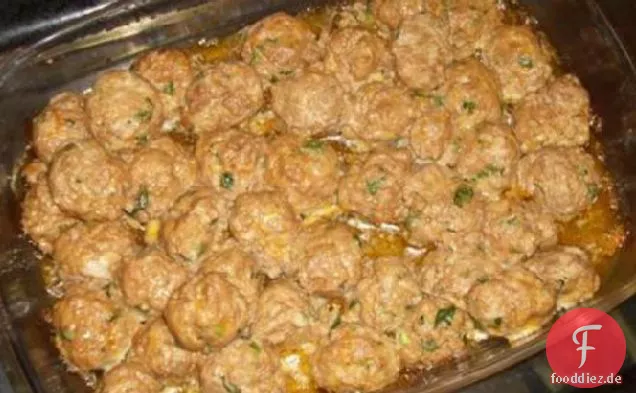 Käsige Fleischbällchen mit Basilikum-Tomatensauce