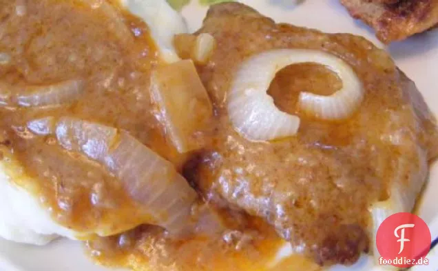Würfelsteak mit Zwiebelsoße
