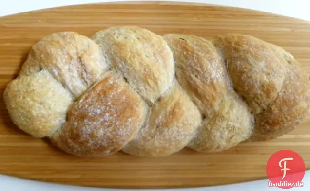 Brotbacken: Drei Teige zu einem Laib geflochten