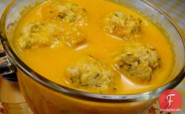 Karotten-Suppe Mit Speck und Dill-Knödel