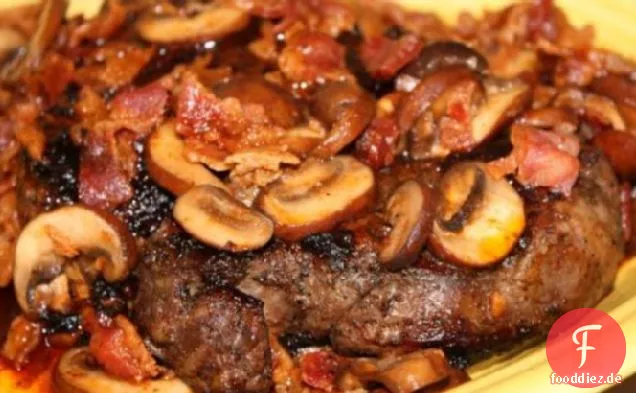T-Bone Steak mit Speck-Pilz-Sauce