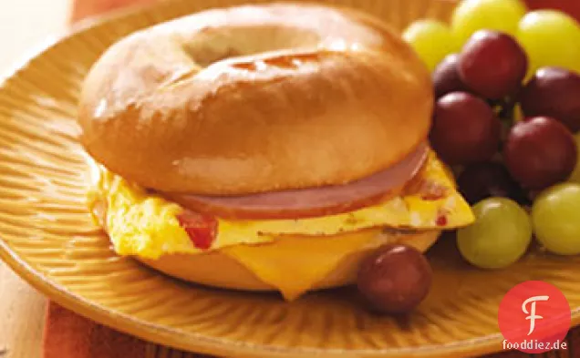 Papas schnelles Bagel-Omelett-Sandwich