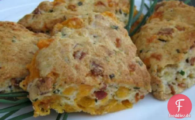 Speck-Cheddar-Schnittlauch-Scones