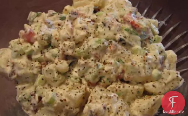 Kartoffelsalat mit gerösteten Paprika und Speck