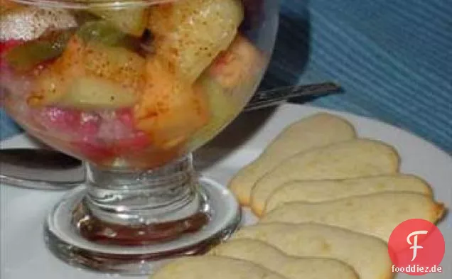 Obst mit Limette und Chilis
