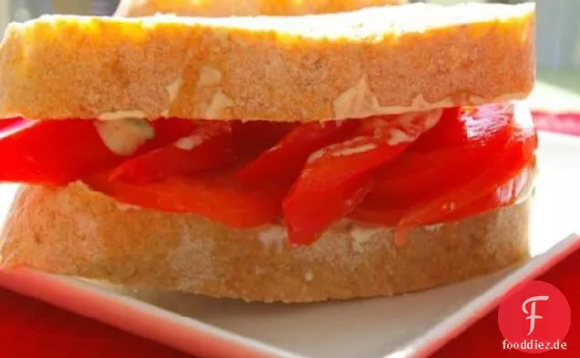 Meistens ein Tomatensandwich mit Basilikum-Mayonnaise
