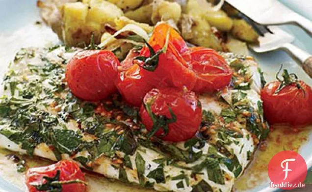 Gegrillter Heilbutt mit zerschlagenen Fingerlingen und Tomatenbutter